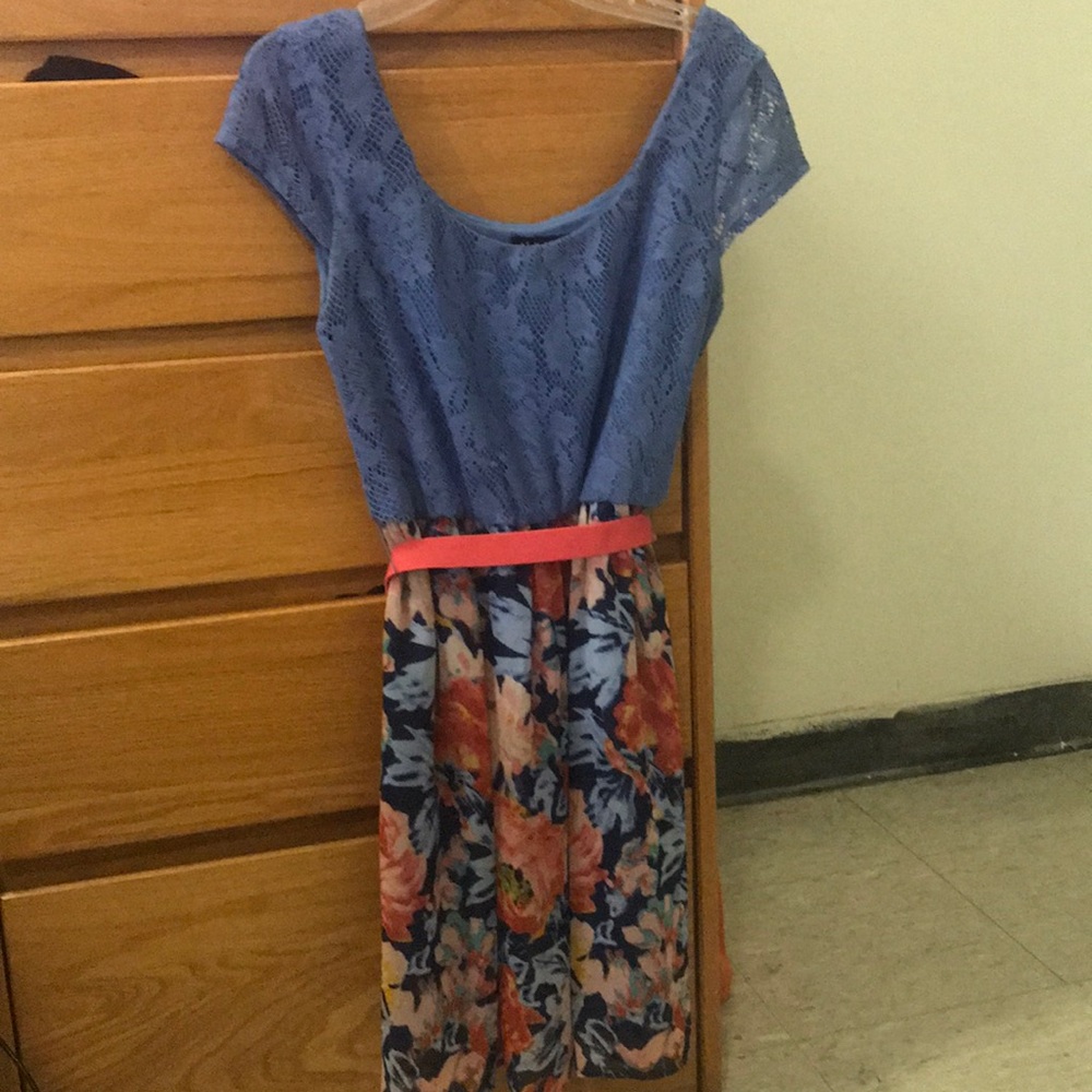Short-Sleeved Floral Dress - Picture 3 of 3